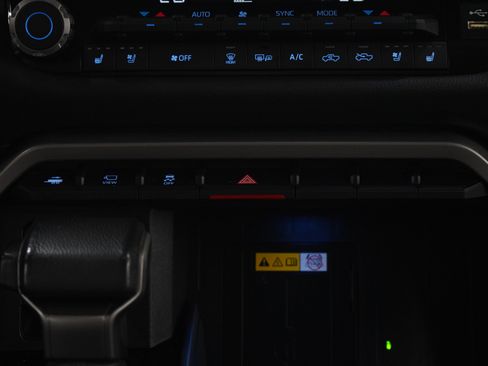 Used 2024 Toyota Tundra Limited AWD/4WD image 21