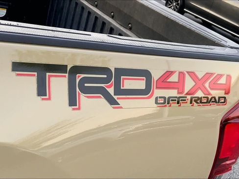 Used 2018 Toyota Tacoma TRD Off-Road AWD/4WD image 30
