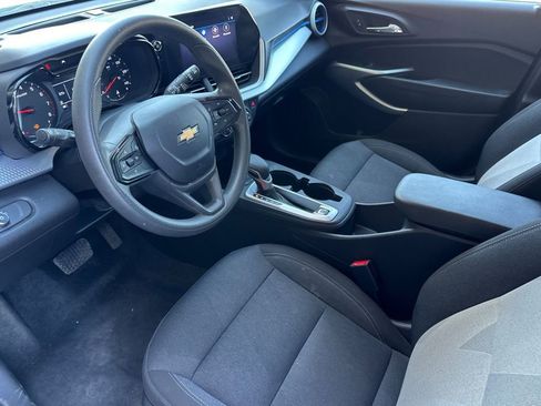 Used 2024 Chevrolet Trax LS w/ LS Convenience Package FWD image 10