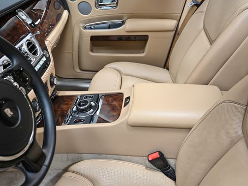 Used 2017 Rolls-Royce Ghost image 27