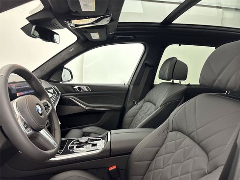 New 2026 BMW X5 xDrive40i w/ M Sport Package AWD/4WD image 24