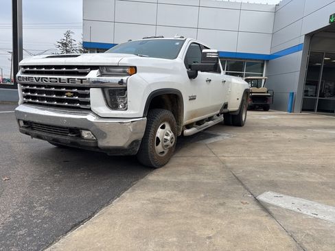 Used 2020 Chevrolet Silverado 3500 LTZ w/ LTZ Texas Edition image 2