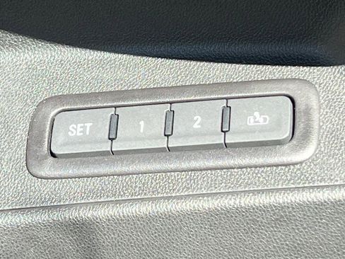 Used 2019 Chevrolet Equinox Premier AWD/4WD image 16