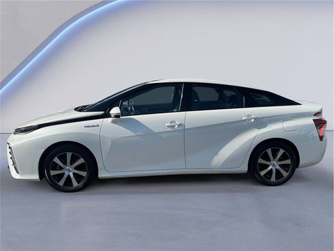 Used 2017 Toyota Mirai image 3