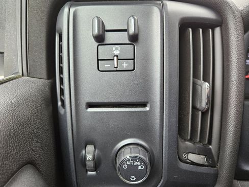 Used 2019 Chevrolet Silverado 2500 W/T image 47