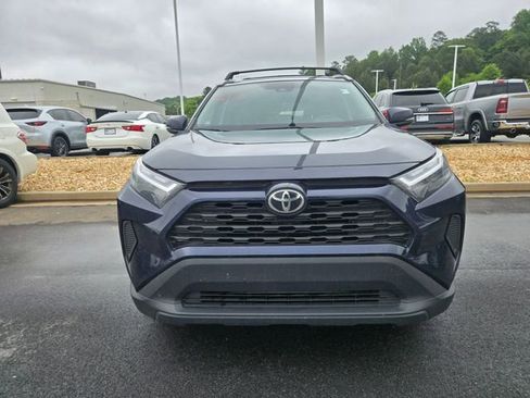 Used 2022 Toyota RAV4 XLE w/ Convenience Package FWD image 2