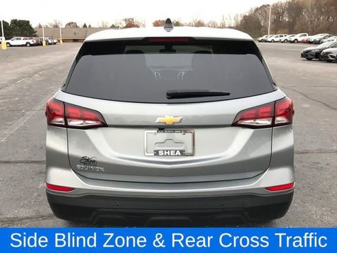 Used 2023 Chevrolet Equinox LS w/ LS Convenience Package image 4