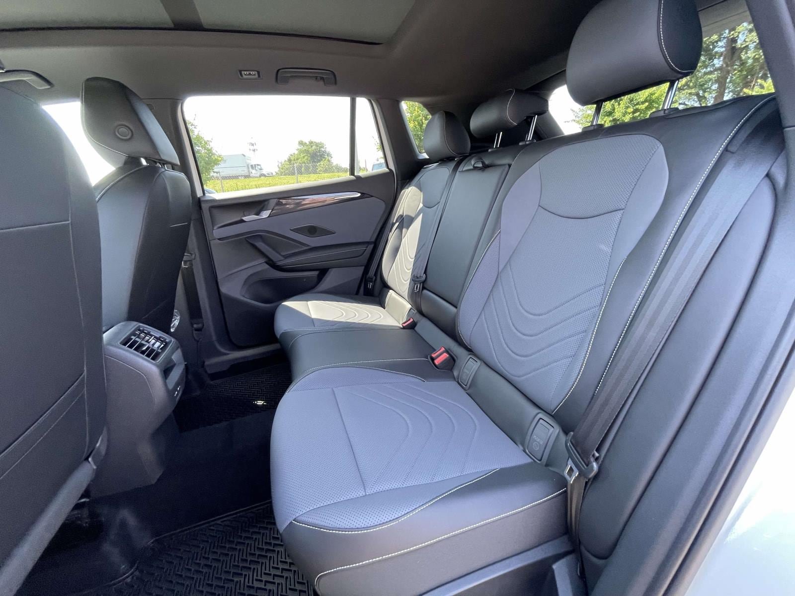 New 2026 Volkswagen Tiguan SE R-Line FWD image 11