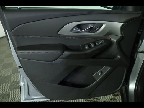 Used 2023 Chevrolet Traverse LT image 20