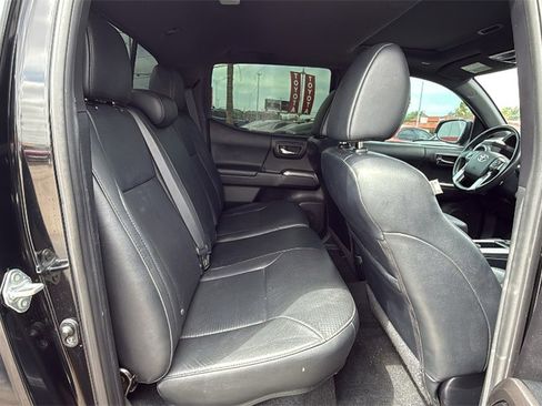 Used 2021 Toyota Tacoma Limited image 25