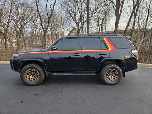 Used 2023 Toyota 4Runner 40th Anniversary SE image 5