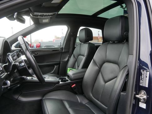 Used 2021 Porsche Macan image 10