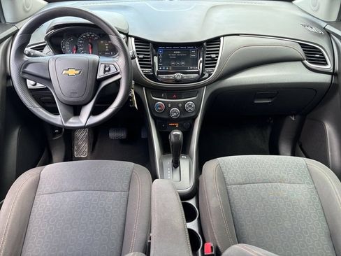 Used 2018 Chevrolet Trax LS AWD/4WD image 15