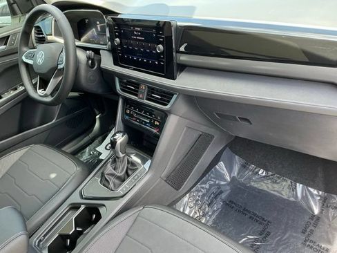 New 2026 Volkswagen Taos SE FWD image 19