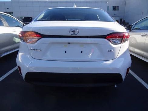 Used 2025 Toyota Corolla SE image 5