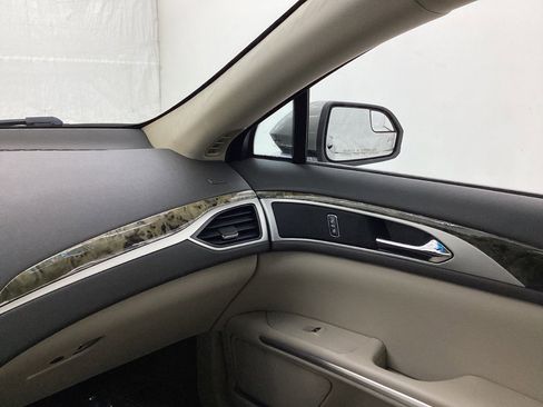 Used 2016 Lincoln MKZ Hybrid image 28
