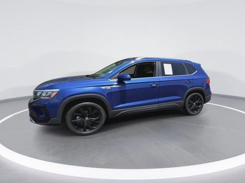 Used 2023 Volkswagen Taos SE w/ Black Wheel Package AWD/4WD image 5