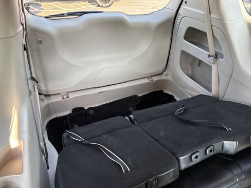 Used 2022 Chrysler Pacifica Touring-L image 22