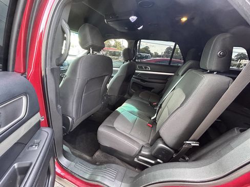 Used 2016 Ford Explorer XLT FWD image 12