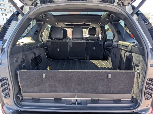 Used 2020 Land Rover Discovery Landmark AWD/4WD image 12