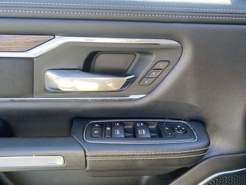Used 2019 RAM 1500 Laramie AWD/4WD image 17