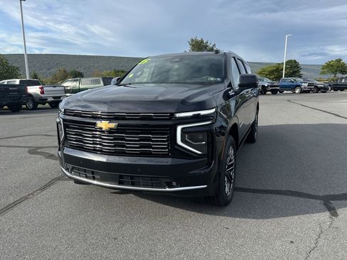 New 2025 Chevrolet Suburban High Country image 3