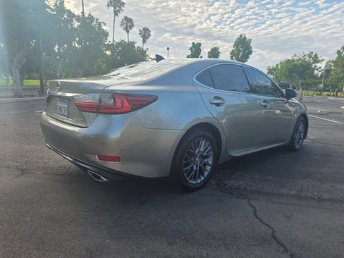 Used 2018 Lexus ES 350 w/ Navigation System Package FWD image 3