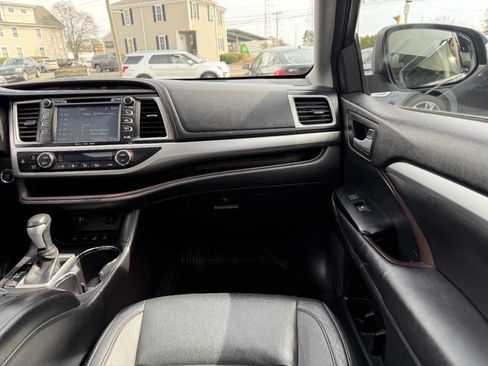 Used 2016 Toyota Highlander XLE image 30