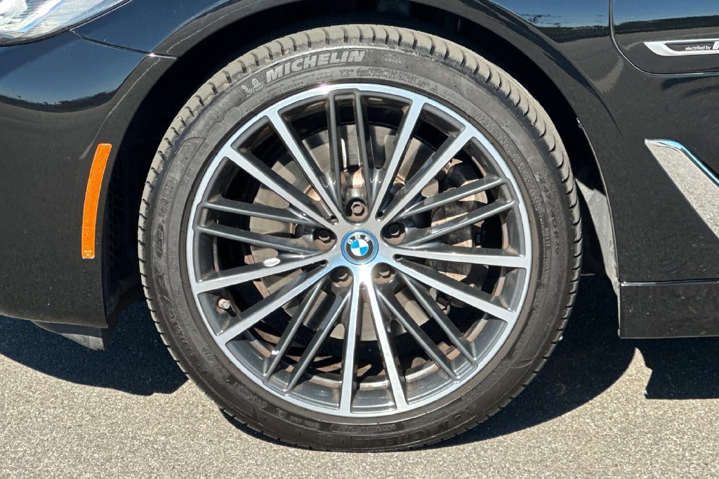 Used 2023 BMW 530e w/ Executive Package RWD image 25