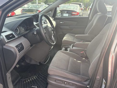 Used 2016 Honda Odyssey SE image 11