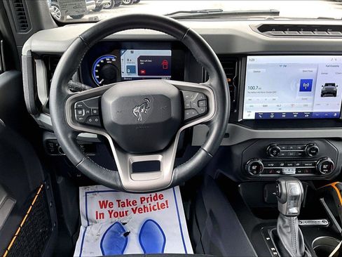 Used 2023 Ford Bronco Badlands image 5