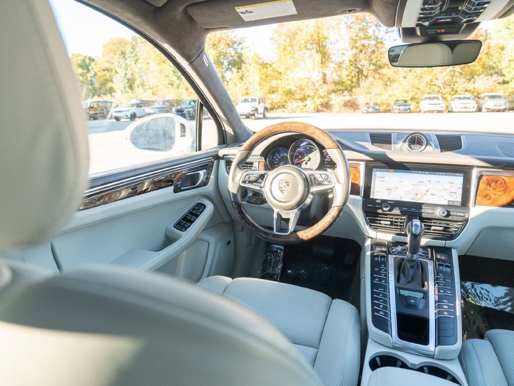 Used 2021 Porsche Macan Turbo AWD/4WD image 18
