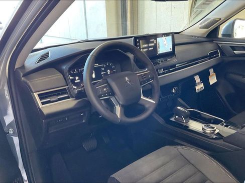 New 2026 Mitsubishi Outlander SE image 6