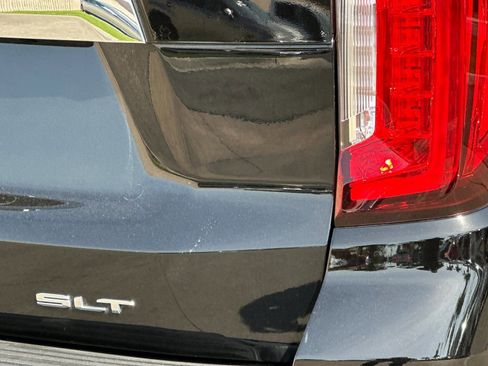 Used 2023 GMC Yukon SLT w/ SLT Luxury Package image 32