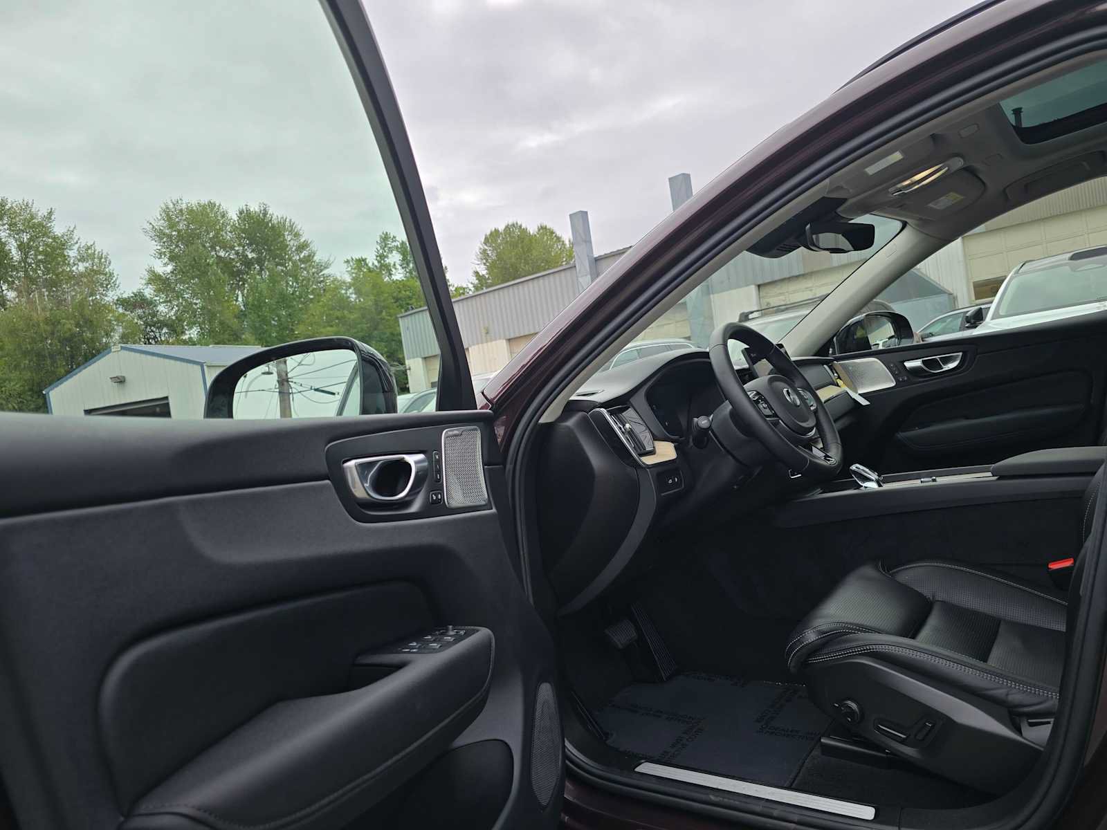 Certified 2026 Volvo XC60 T8 Ultra w/ Climate Package AWD/4WD image 21