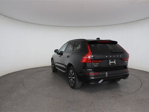 Used 2023 Volvo XC60 B5 Plus image 13