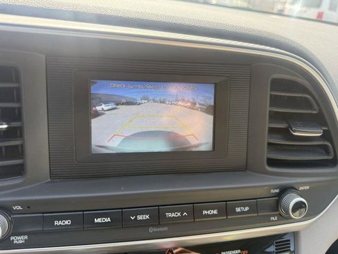 Used 2020 Hyundai Elantra SE FWD image 13