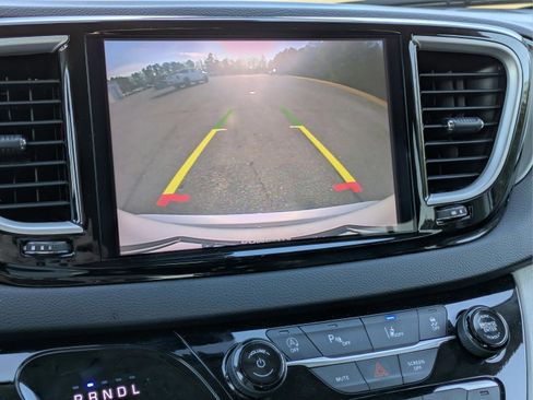 Used 2024 Chrysler Pacifica Touring-L image 20