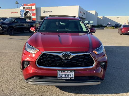 Used 2021 Toyota Highlander Platinum image 2