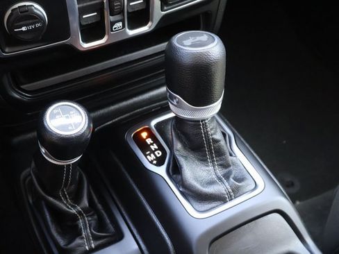 Used 2020 Jeep Wrangler Unlimited Sahara AWD/4WD image 17