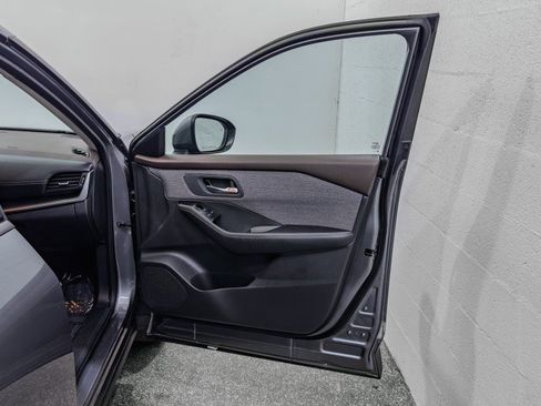 Used 2023 Nissan Rogue SV image 18