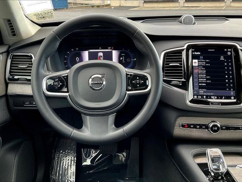 Used 2023 Volvo XC90 T8 Ultimate w/ Lounge Package image 8