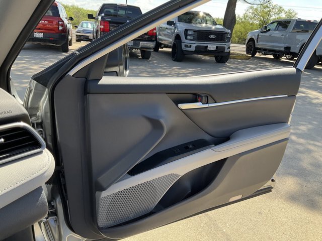 Used 2019 Toyota Camry XLE FWD image 23