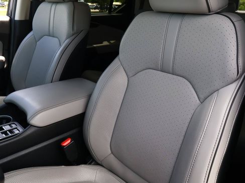 Used 2025 Honda Pilot Elite image 13