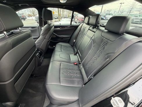 Used 2021 BMW M550i xDrive w/ Executive Package image 18