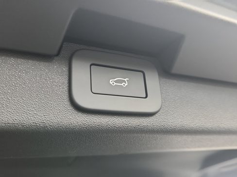 New 2026 Land Rover Discovery Limited Edition AWD/4WD image 21