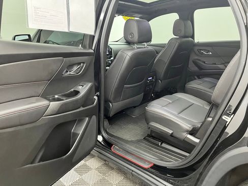 Used 2023 Chevrolet Traverse RS AWD/4WD image 38