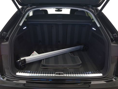 Used 2023 Audi Q8 Premium w/ Convenience Package image 12