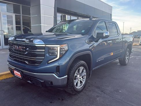 Used 2024 GMC Sierra 1500 SLT image 11