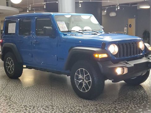 Used 2025 Jeep Wrangler Unlimited Sport AWD/4WD image 3